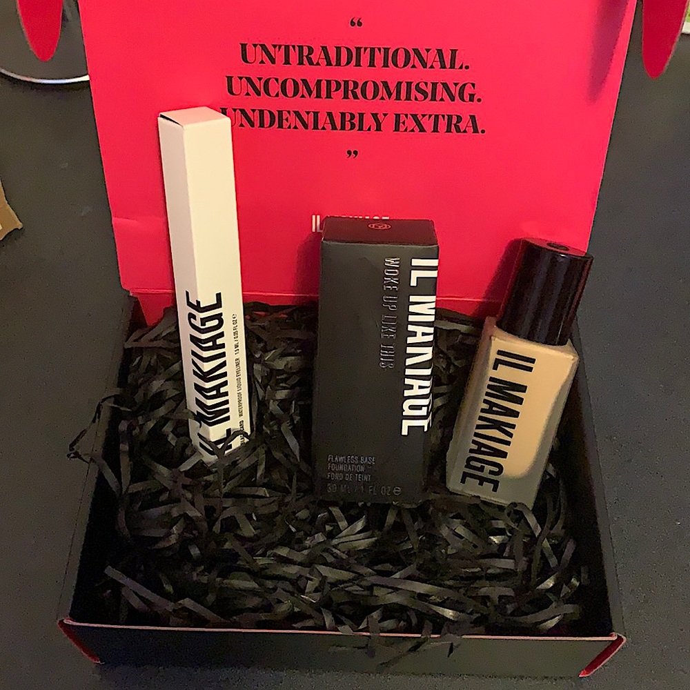 Il Makiage woke up like this foundation and eyeliner